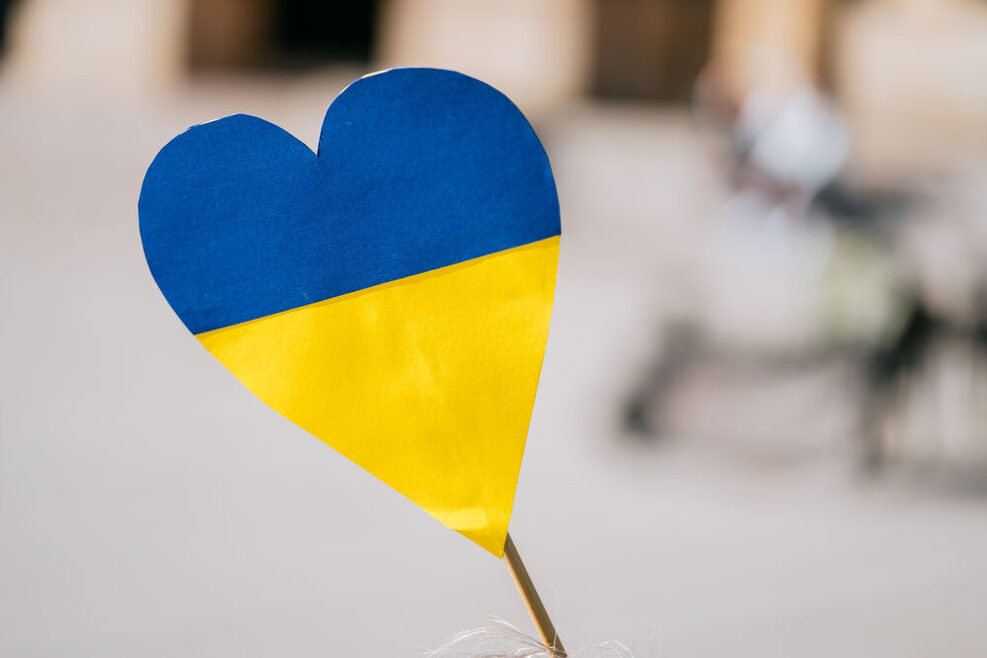 Flagge der Ukraine: Sie besteht aus einem blauen und einem gelben Streifen.