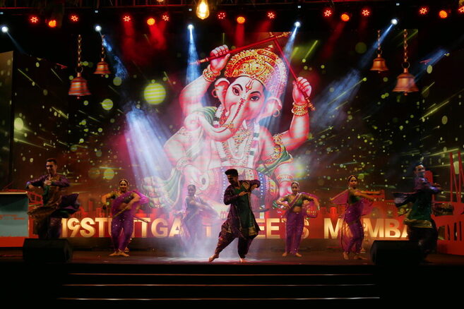 Indische Tänzer auf der Bühne