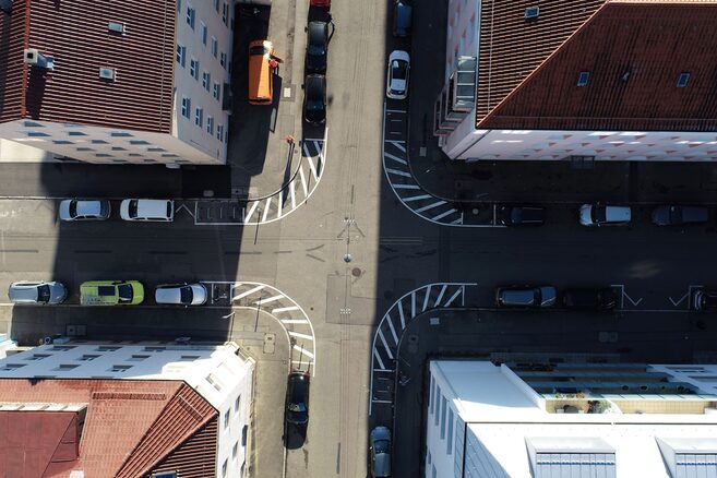 Luftbildaufnahme einer Kreuzung mit „Stuttgarter Eck“