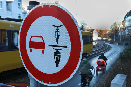 Montage Verkehrszeichen Überholverbot von Radfahrern
