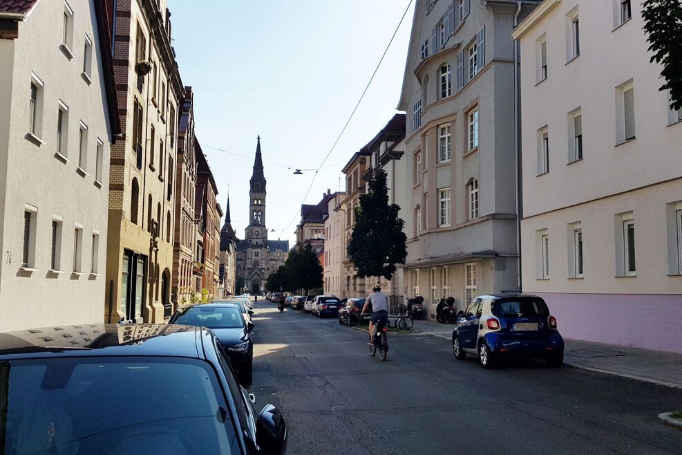 Radfahrer fährt auf Möhringer Straße