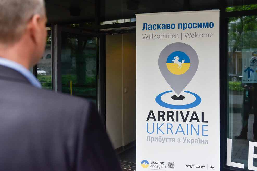 Aufsteller mit der Aufschrift: Arrival Ukraine