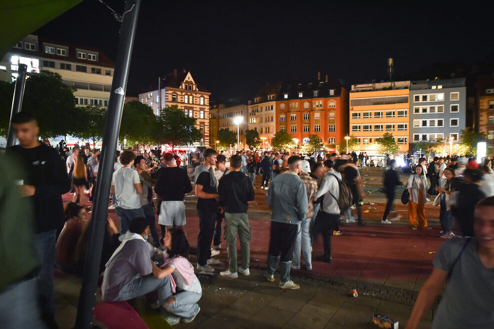 Aufenthaltsverbot am Marienplatz gilt am Samstag ab Mitternacht. Die viele Polizei setzt das Aufenthaltsverbot für Jugendlichen durch