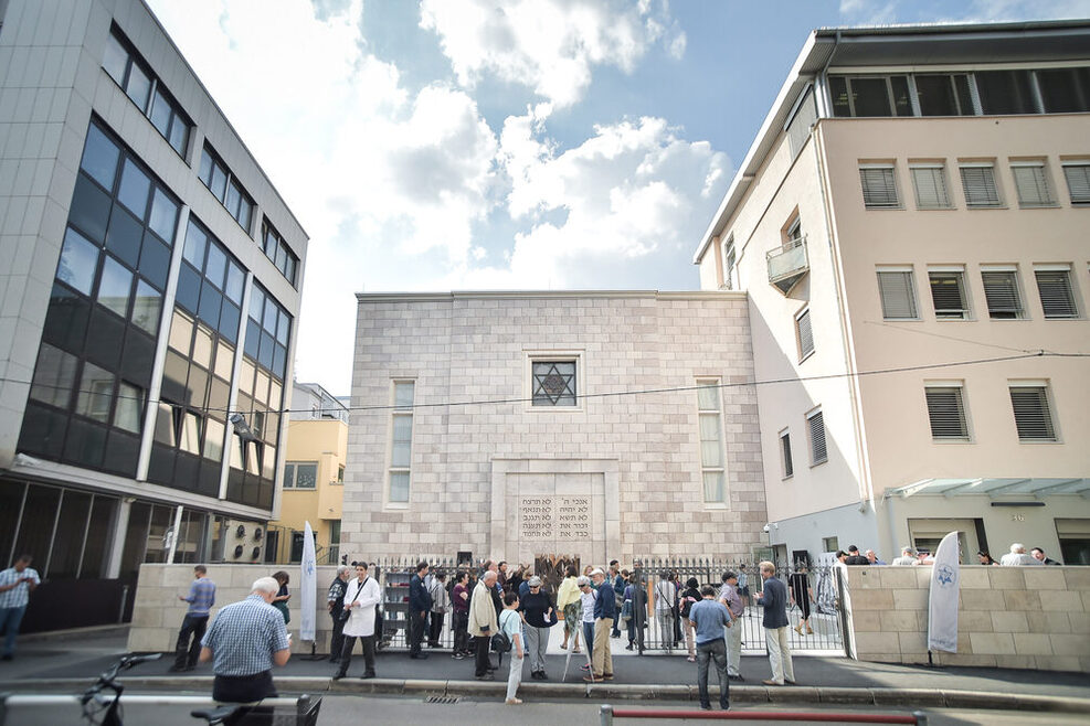 Der Synagogenvorplatz wurde im September 2018 eingeweiht und soll jetzt um ein Teilstück der Hospitalstraße erweitert werden.
