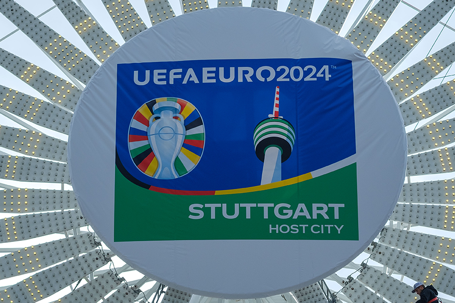 Logo von Stuttgart als Host City der EUFA Euro 2024 mit Emblem des Fernsehturms.