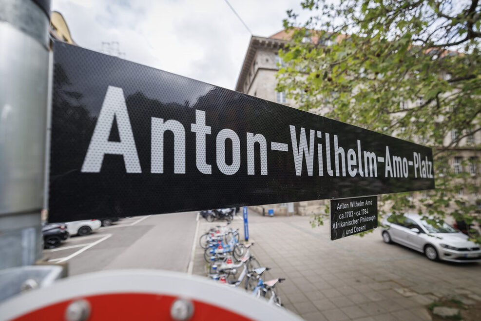 Fabian Mayer weiht Anton-Wilhelm-Amo-Platz und May-Ayim-Platz ein