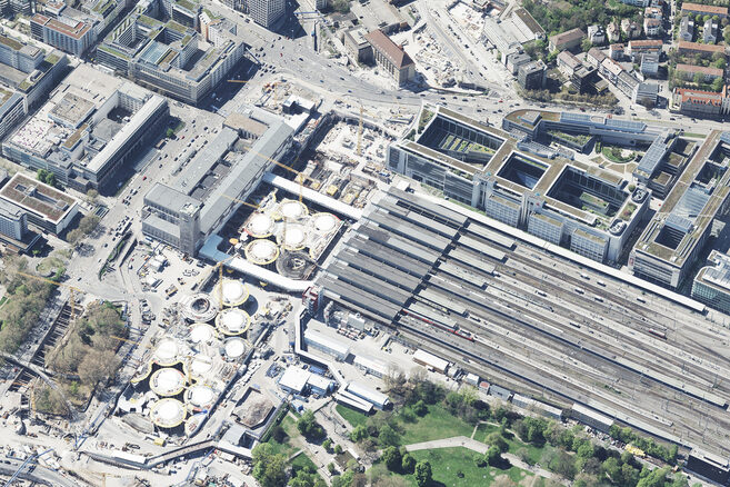 Luftbildaufnahme neuer Baustelle Tiefbahnhof.