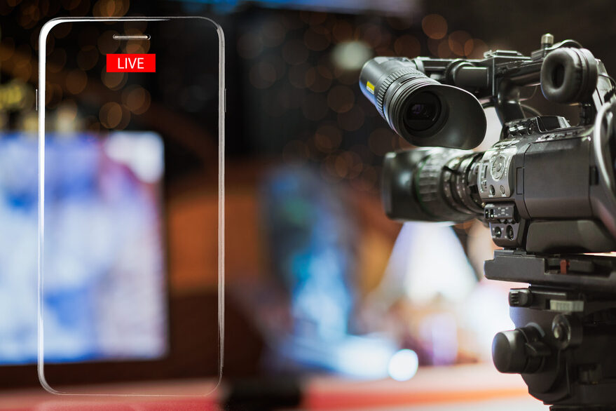 Die Verkündigung der Wahlergebnisse wird live übertragen.