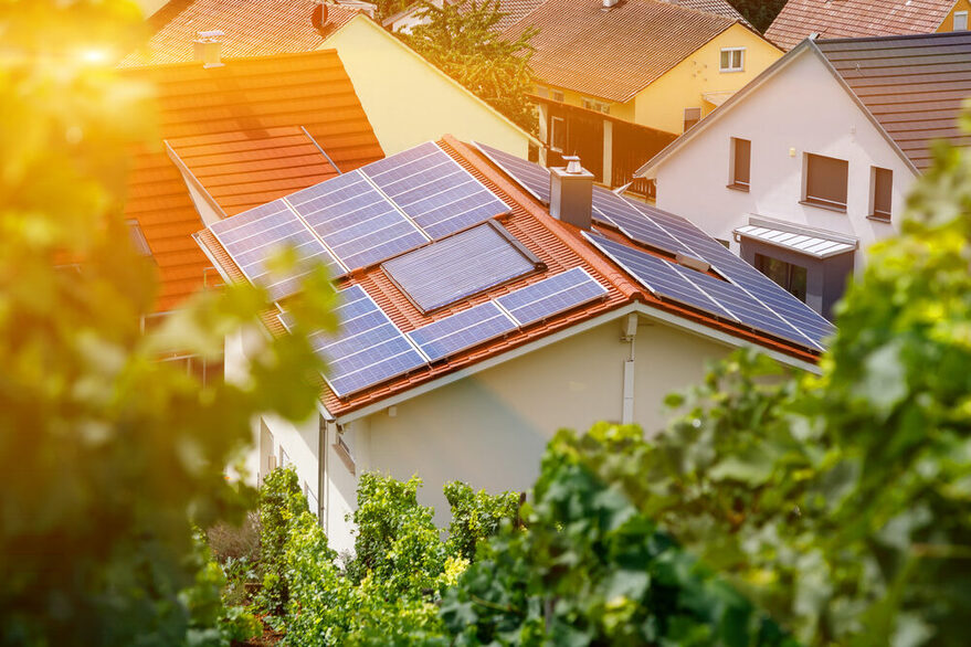 Mit ihrer Solaroffensive unterstützt die Stadt Stuttgart ab sofort Gebäudeeigentümer, Mieter, Pächter und Anlagenbetreiber beim Ausbau der Stromerzeugung durch Solarenergie (Photovoltaik (PV)).