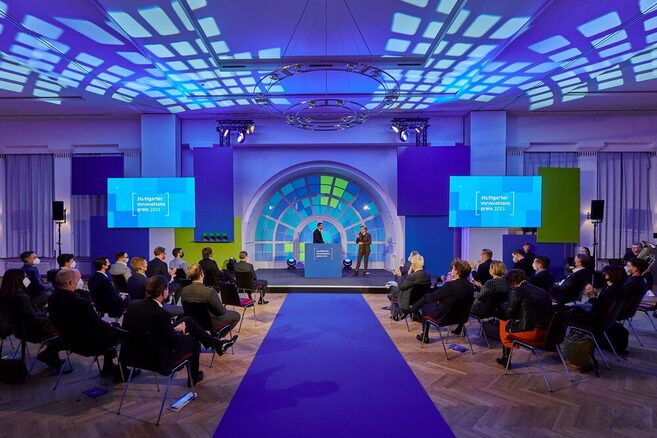 Die Verleihung des 1. Wirtschafts- und Innovationspreises hat am 25. November im Rahmen einer Online-Veranstaltung stattgefunden und wurde live gestreamt.