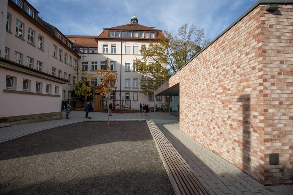 Gebäudekomplex des Mensa-Neubaus an der Rosenschule in Zuffenhausen