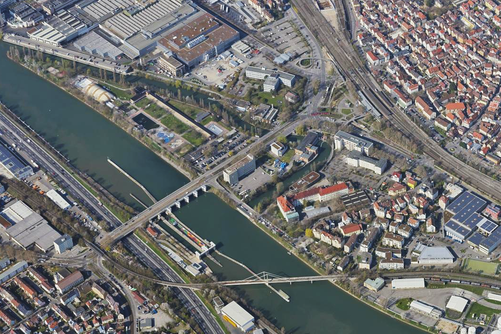 Schrägluftbild der Planungsfläche für das Projekt "Stadt am Fluss: Vernetzung Untertürkheim"