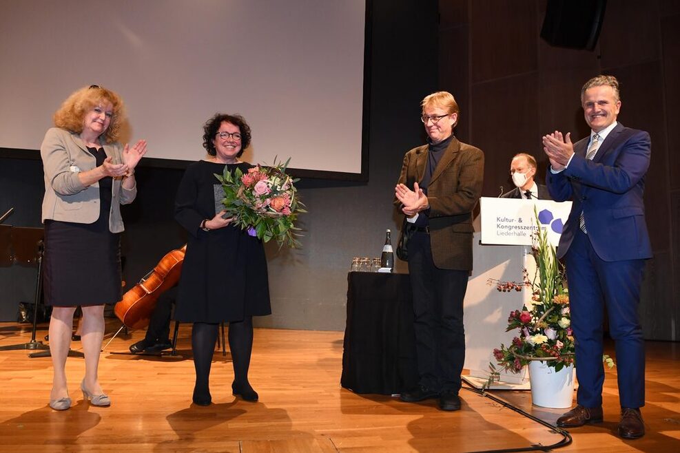 Monika Renninger erhält für ihr Engagement die Otto-Hirsch-Auszeichnung.