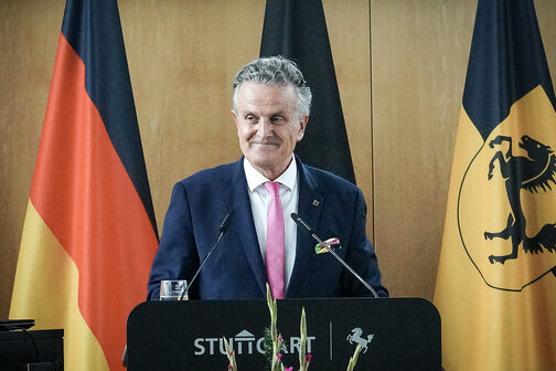 OB Nopper spricht im Stuttgarter Rathaus.