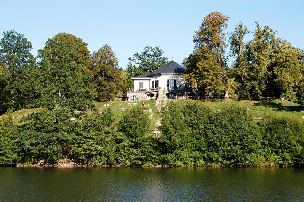 Bärensee mit Bärenschlössle im Park.