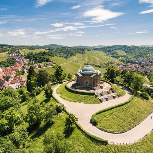 Luftaufnahme von der Grabkapelle auf dem Württenberg