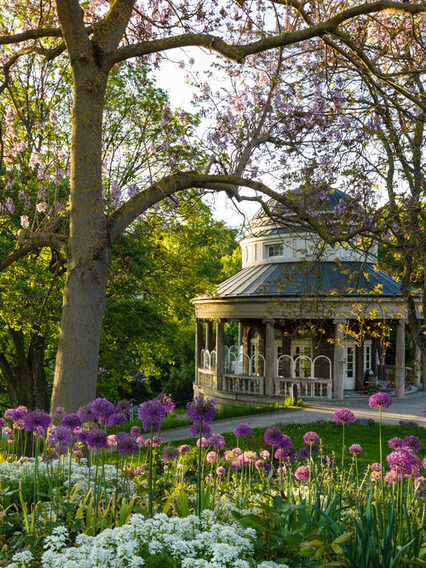 Weißenburgpark mit Teehaus