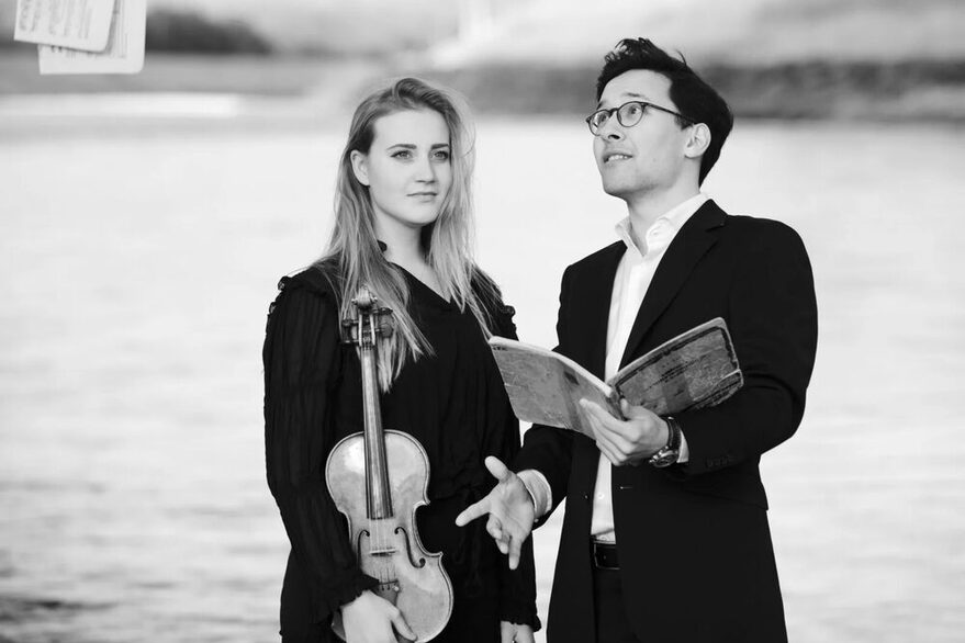 Die Künstler mit Violine und Noten