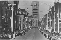 Beflaggung der Königstrasse anlässlich des Besuches von Adolf Hitler in Stuttgart am 1. April 1938