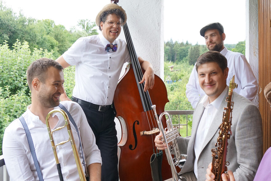 Swingin’ Tanzcafé: Live-Musik mit “Youngblood Dixie”