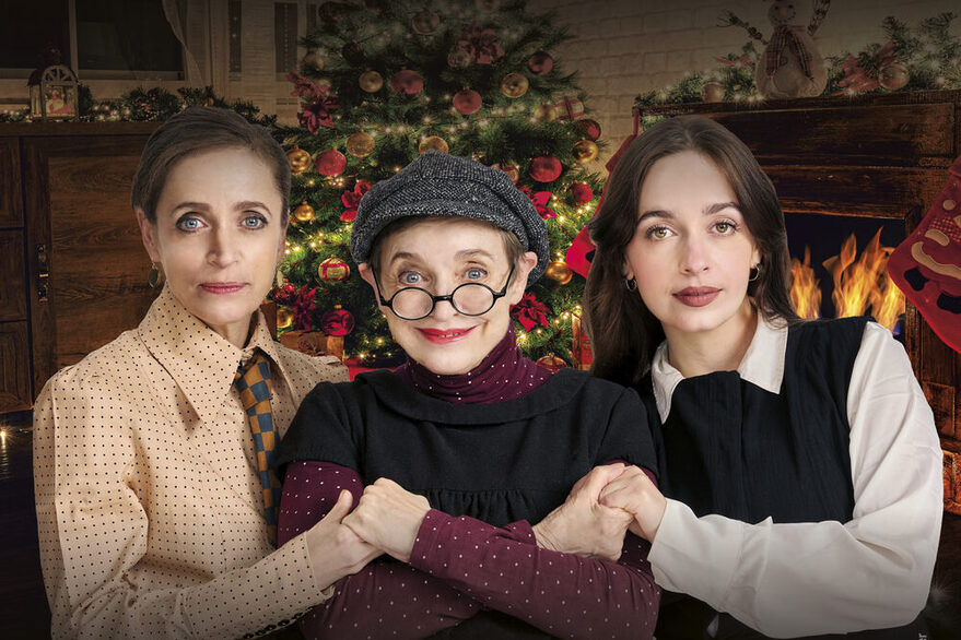 Bild von Katharina Thalbach, Anna Thalbach und Nellie Thalbach vor einem Weihnachtsbaum