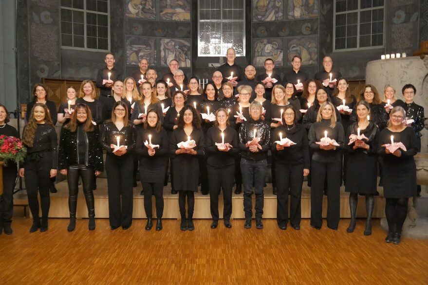 Chor-Art Stuttgart und seine Chorleiterin Margit Schubotz freut sich auf das Konzert in der Gaisburger Kirche.