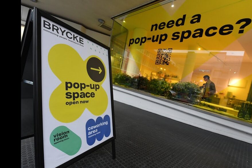 Mit der BRYCKE hat die Landeshauptstadt Stuttgart eine Plattform und einen Raum geschaffen, der Visionen, innovative Produkte und Menschen verbindet. Start-ups und Unternehmen, Kreative und Techies tauschen sich aus und gestalten die Zukunft aktiv mit.