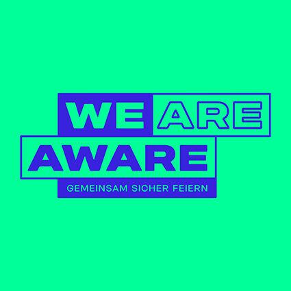 Logo der Kampagne mit Titel "Gemeinsam sicher feiern", grüne Fläche, blaue Schrift