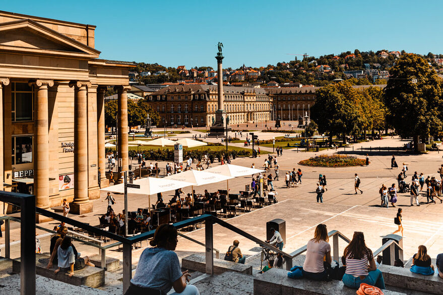 Blick auf den Schloßplatz und die Treppen vom kleinen Schloßplatz