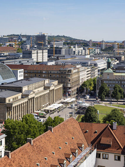 Blick vom Turm des Alten Schlosses auf die Königstraße und den Schlossplatz.